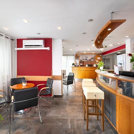 Hotel Plus Bratislava Exterior photo