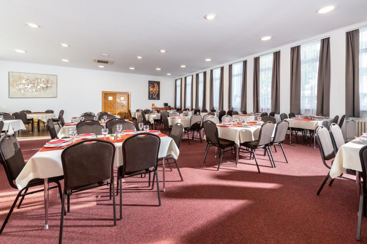 Hotel Plus Bratislava Exterior photo