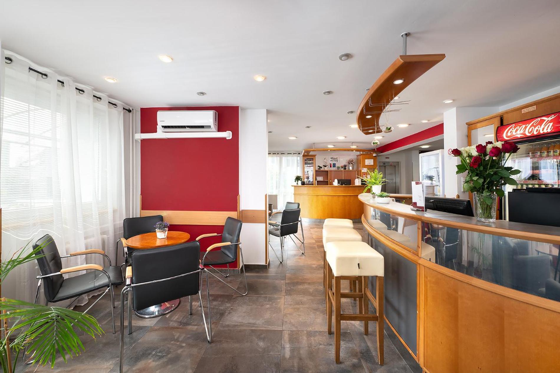 Hotel Plus Bratislava Exterior photo