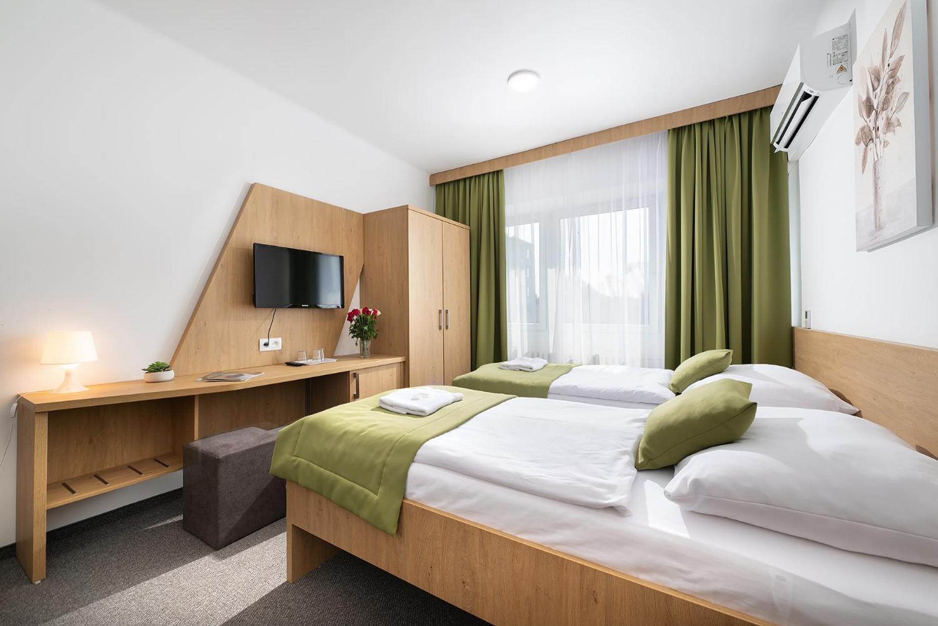 Hotel Plus Bratislava Exterior photo