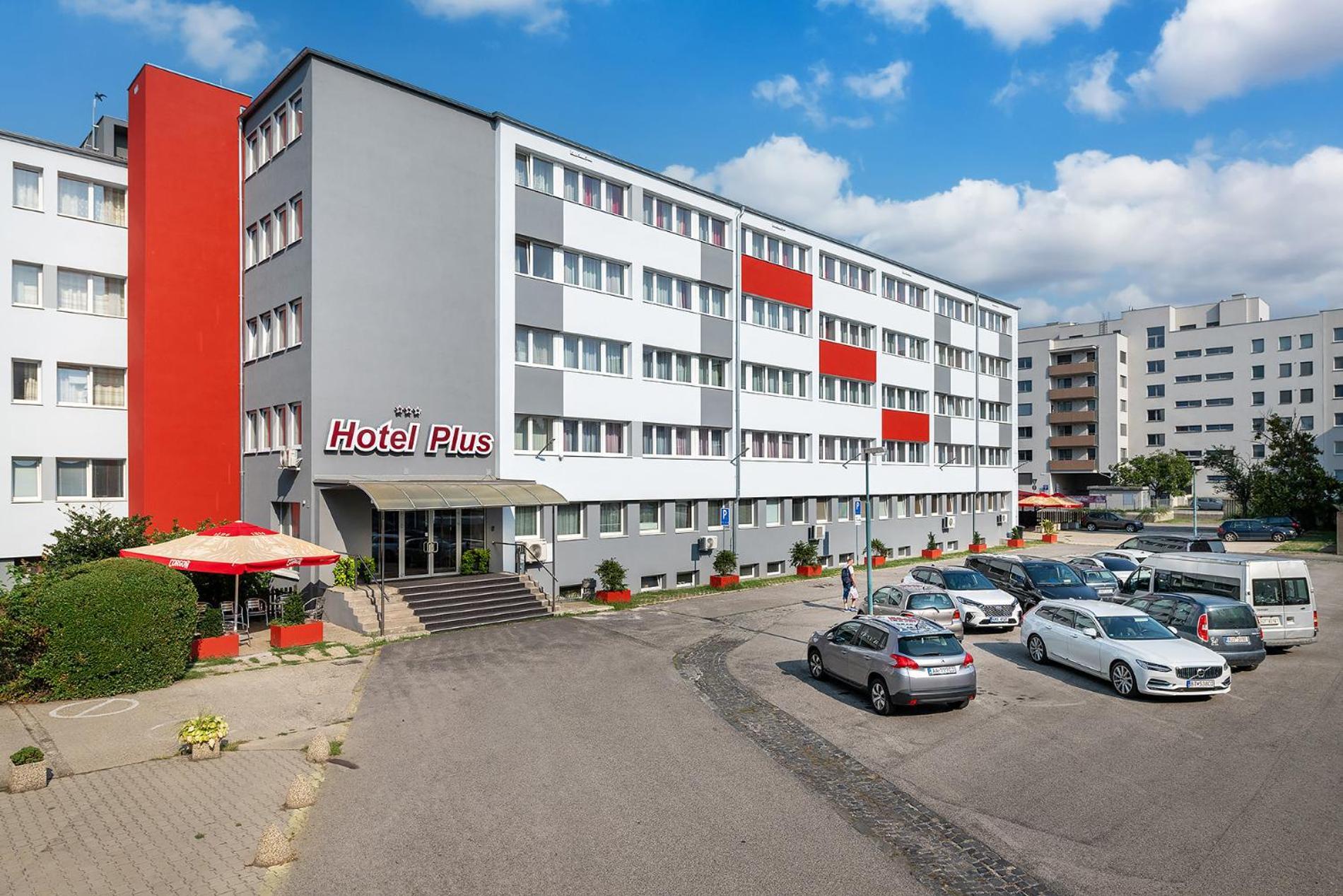 Hotel Plus Bratislava Exterior photo